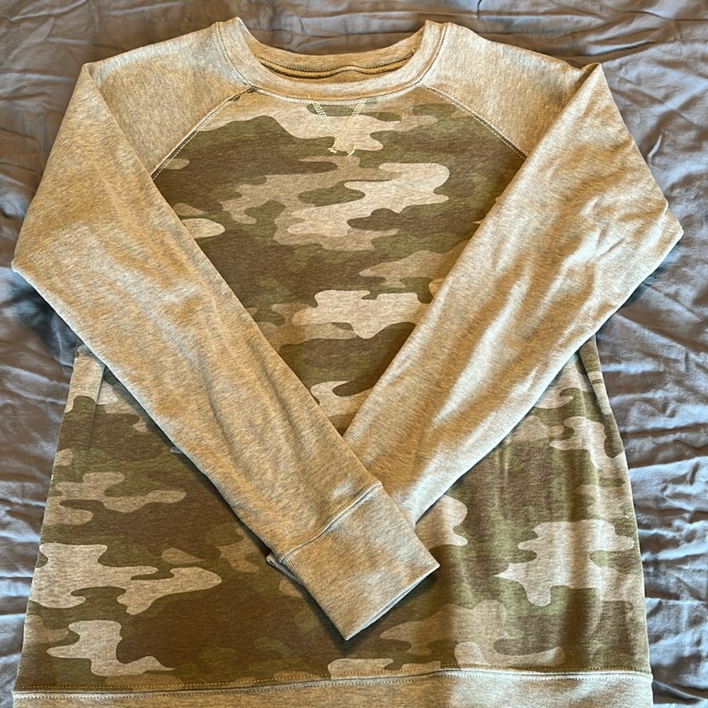 Women’s Eddie Bauer size, small, crewneck sweatshirt